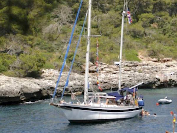 16m-segelyacht-vor Anker