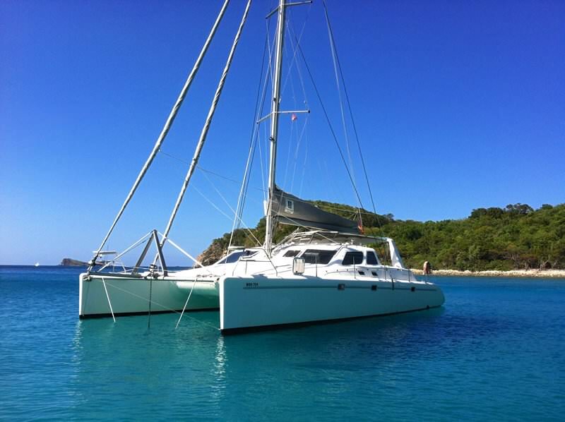 Katamaran vor Anker in Bucht Mallorca