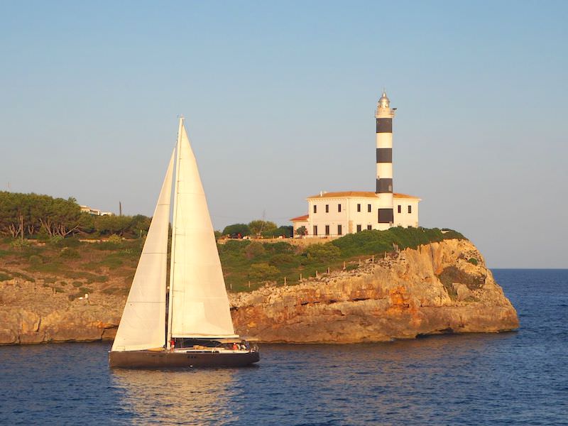 19m Segelyacht Hafeneinfahrt Mallorca